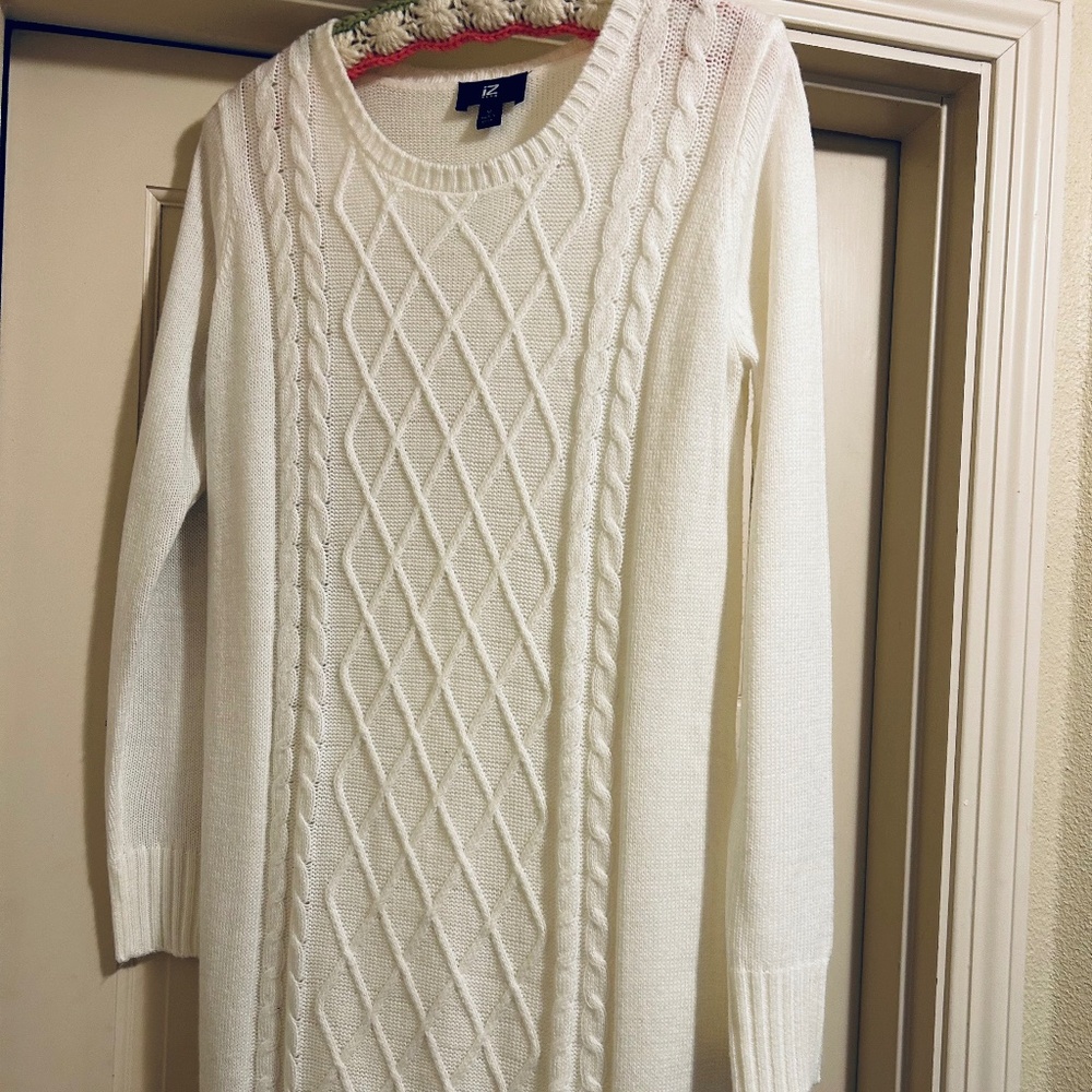 IZ Byer crew neck long pullover sweater/off white, size M